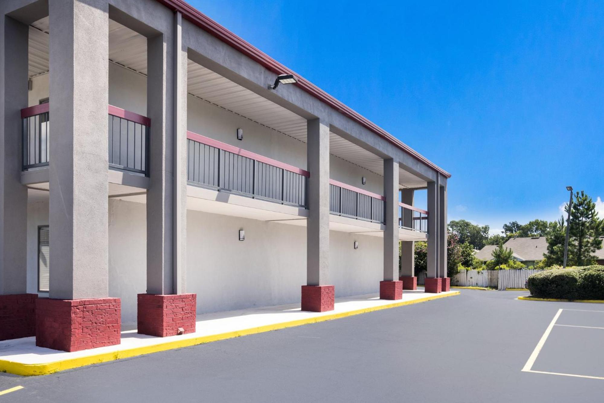 Red Roof Inn & Suites Statesboro - University Exteriör bild